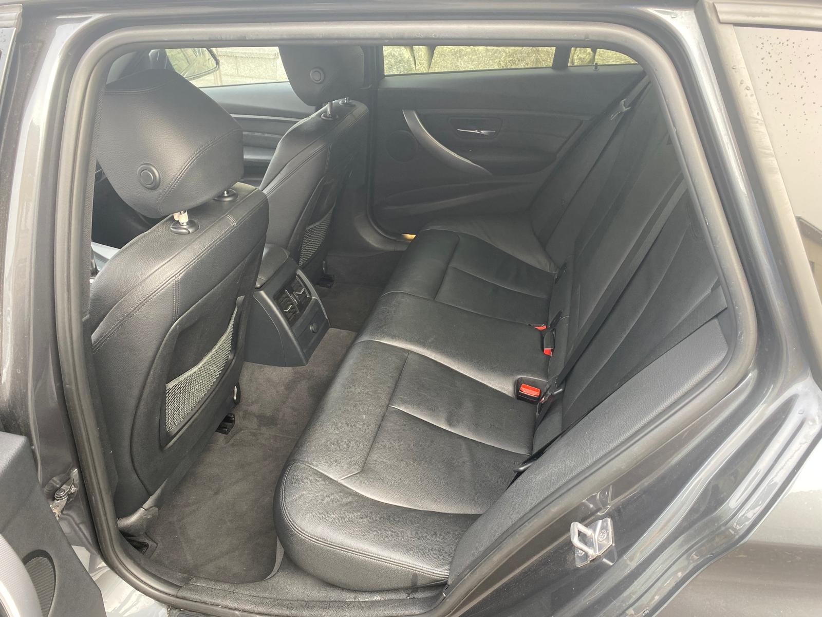 BMW 320d xDrive Touring Sport Line Steptronic-image-9