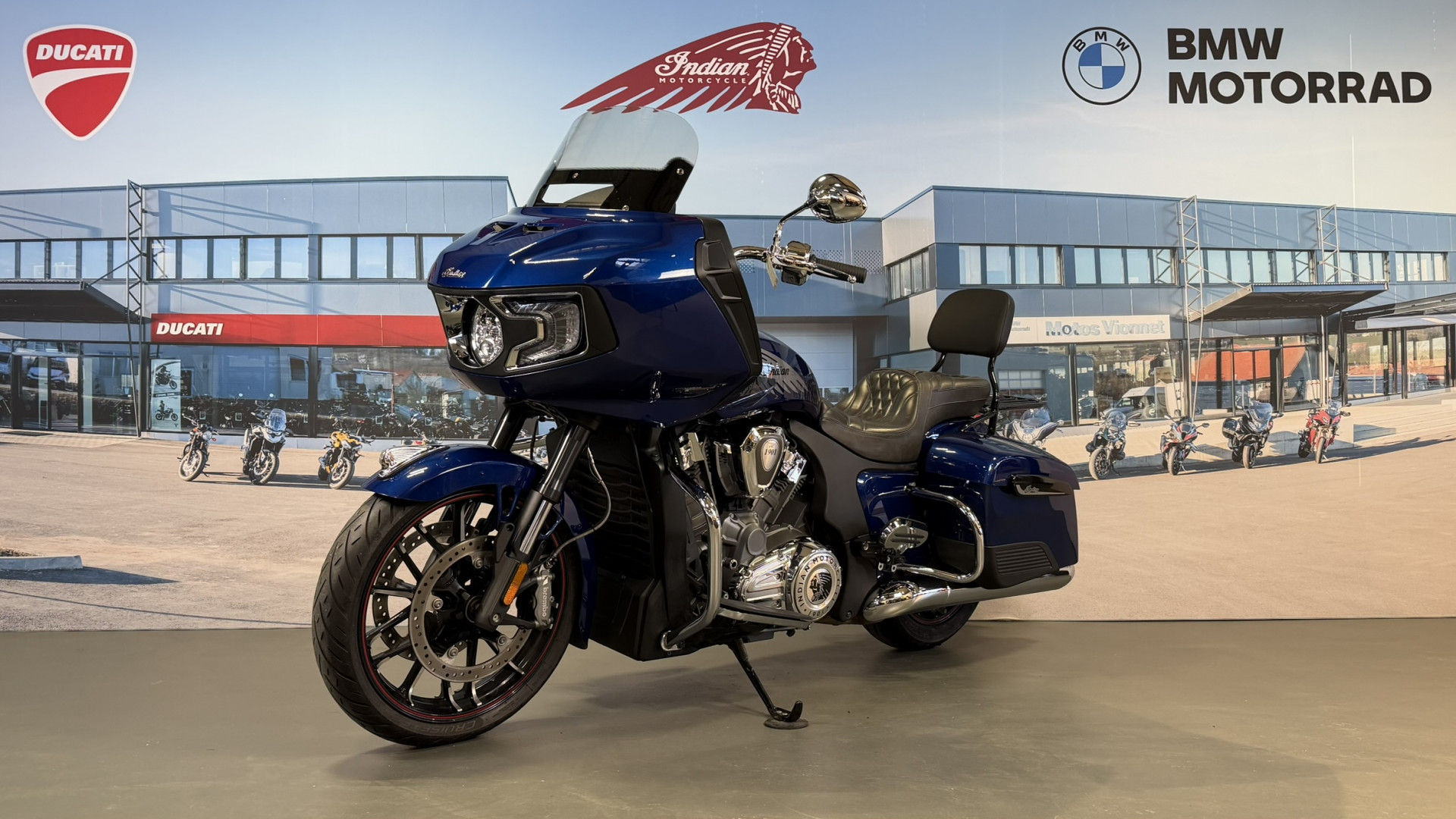 INDIAN Challenger Limited 108-showroom-element-2