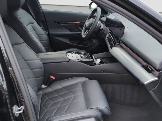 BMW 530e xDrive M Sport-image-8
