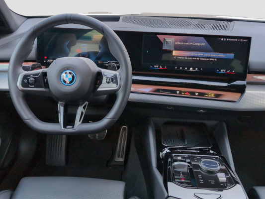 BMW 530e xDrive M Sport-image-10