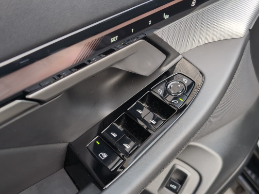 BMW 530e xDrive M Sport-image-12