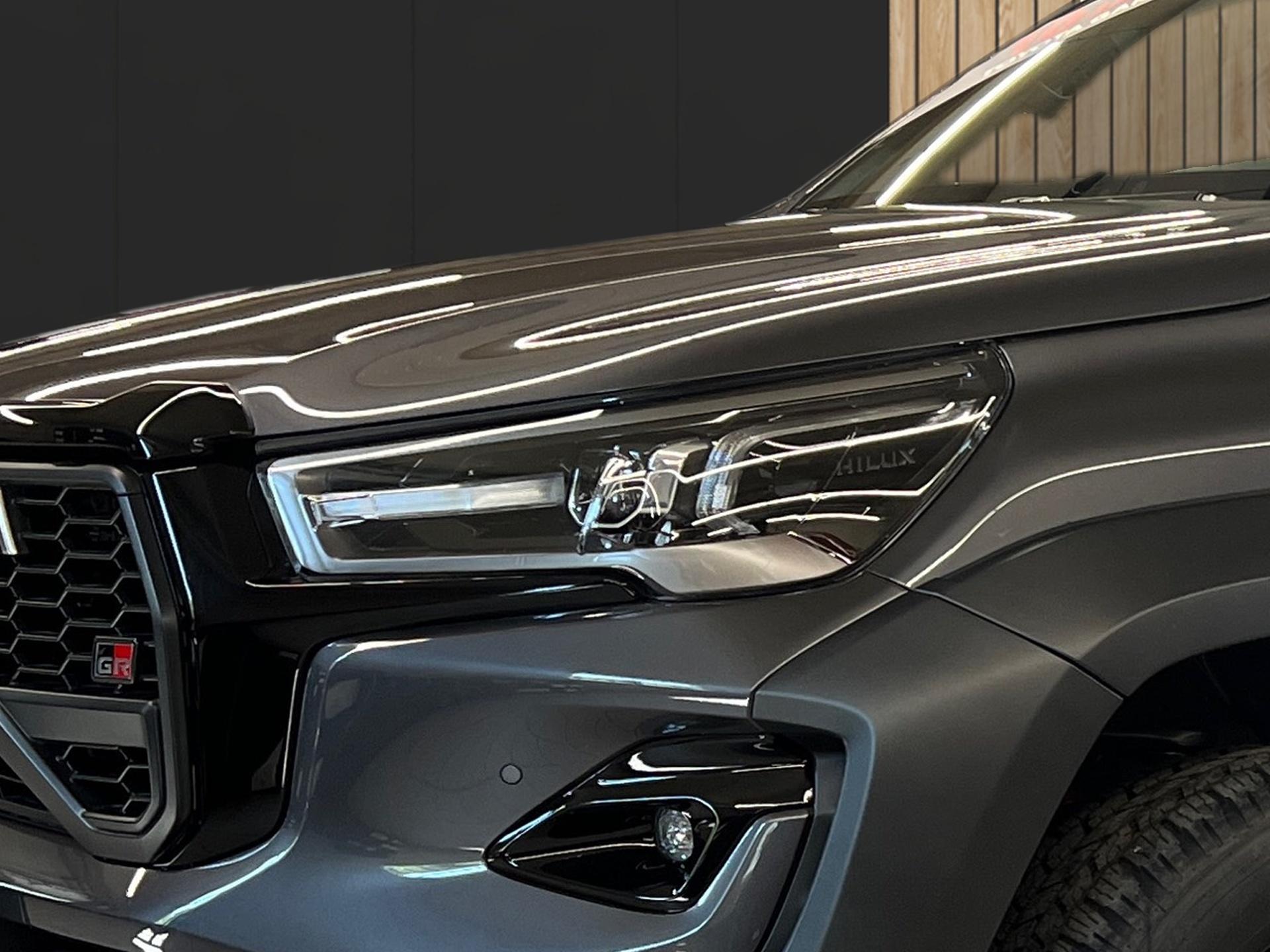 TOYOTA Hilux Double Cab.-Pick-up 2.8 D-4D 230 GR Sport II-image-8