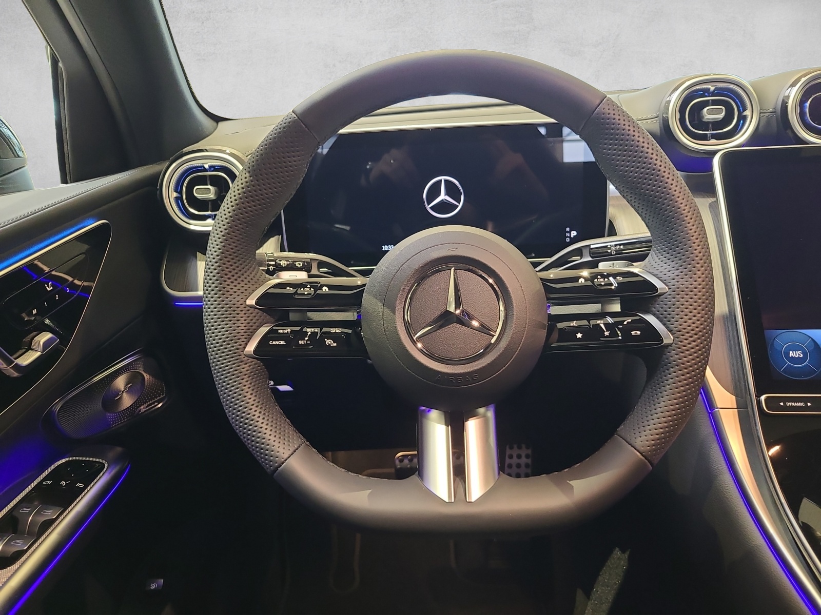 MERCEDES-BENZ GLC 220 d 4Matic 9G-Tronic-image-12