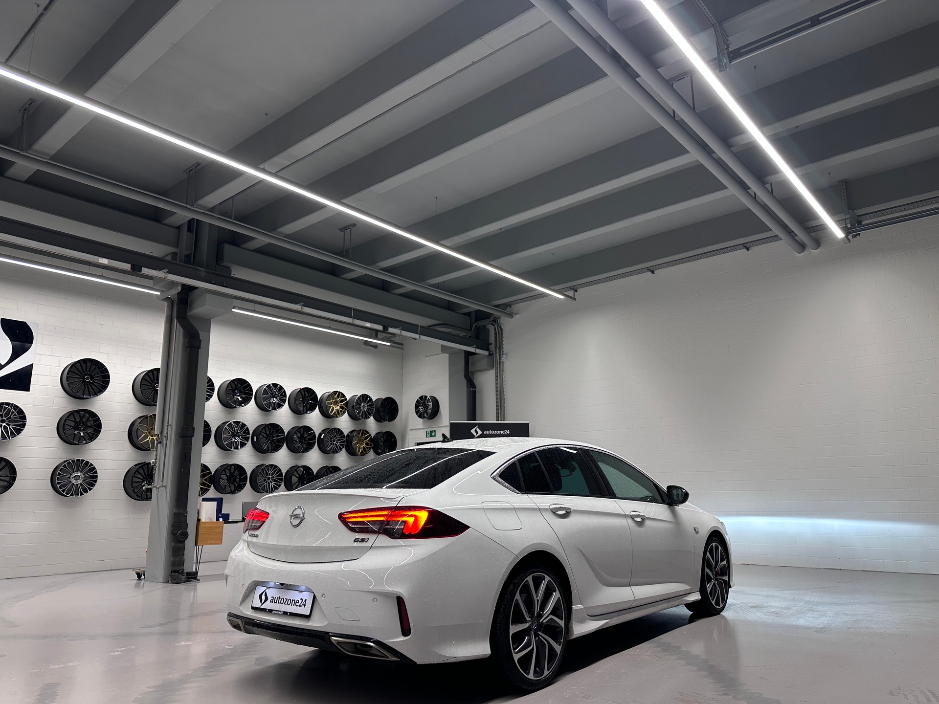 OPEL Insignia Grand Sport 2.0 T GSi AWD *CH-Auto*Frisch MFK*Garantie*-image-4