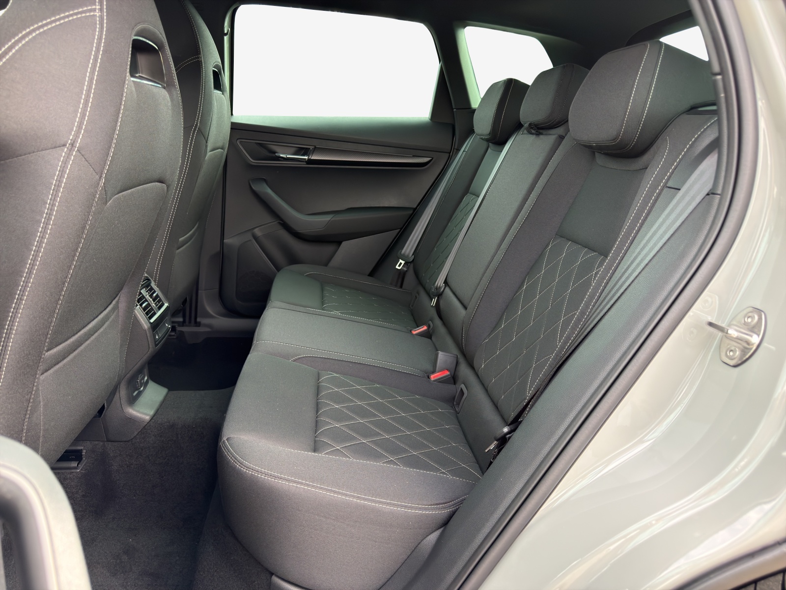 SKODA Karoq 2.0 TSI SportLine 4x4 DSG-image-11
