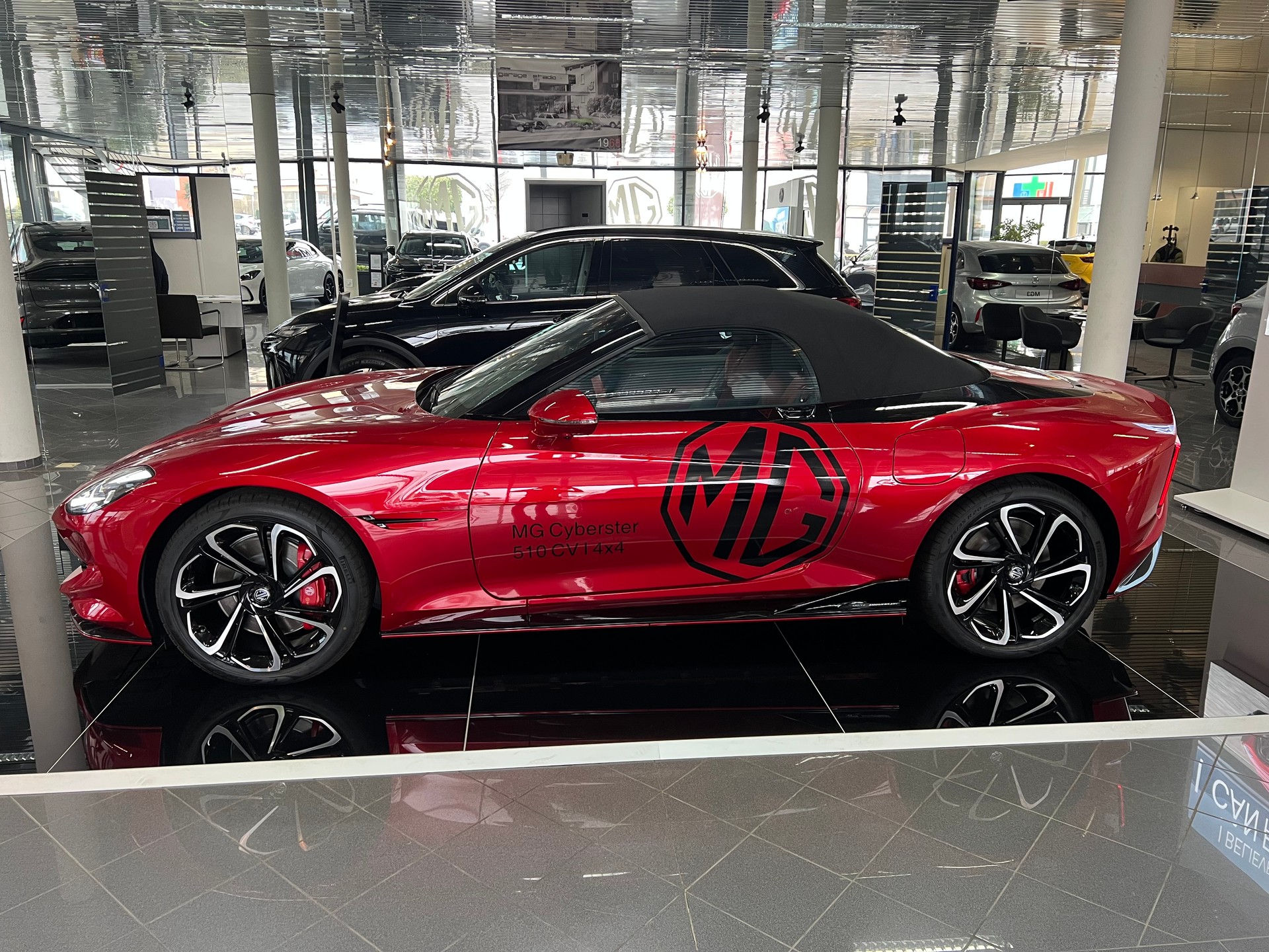 MG Cyberster 77kWh 4WD-image-4