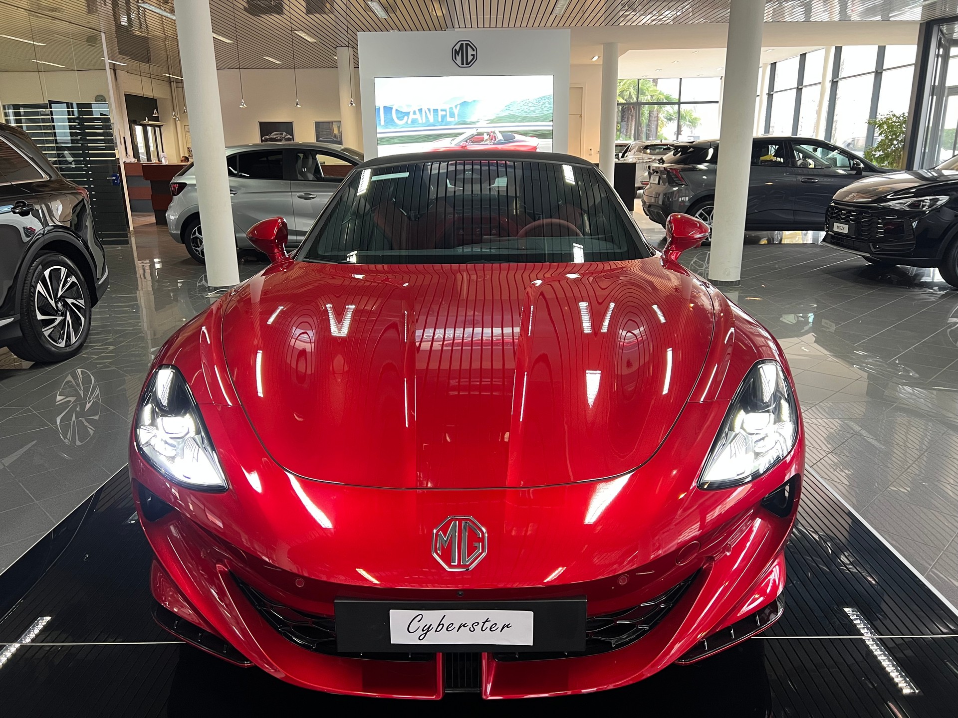 MG Cyberster 77kWh 4WD-image-2