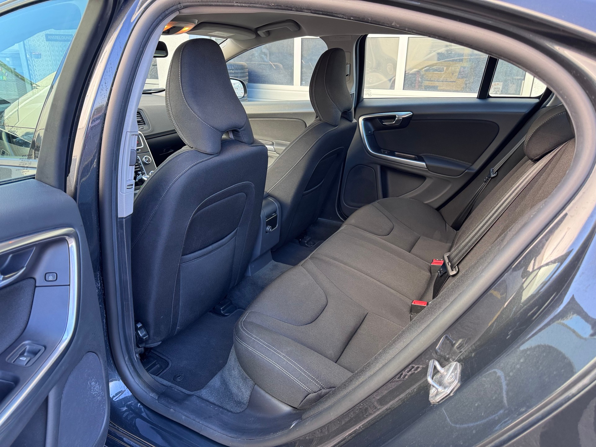 VOLVO S60 D4 Geartronic-image-9