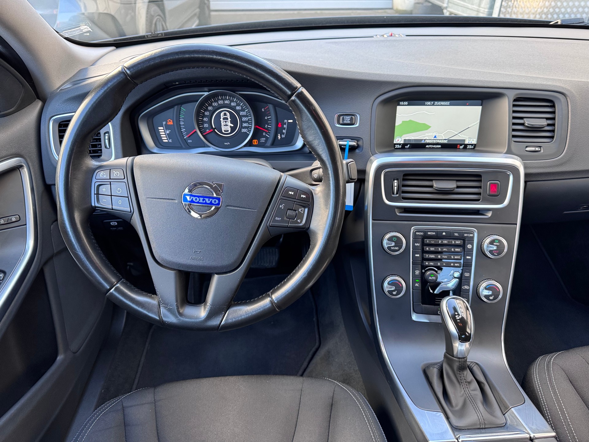 VOLVO S60 D4 Geartronic-image-5