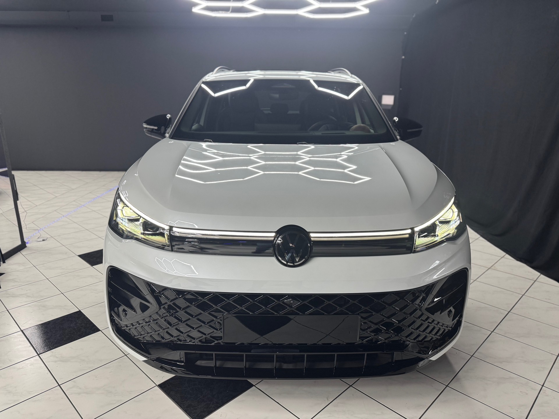 VW Tiguan 2.0TSI DSG R-Li 4M-image-2