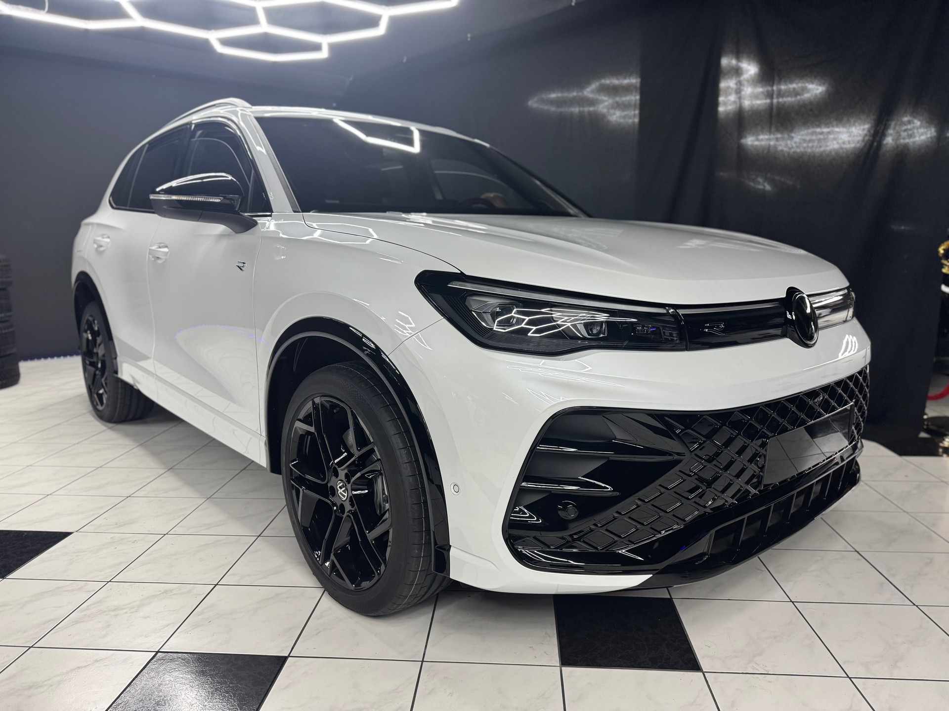 VW Tiguan 2.0TSI DSG R-Li 4M-image-3