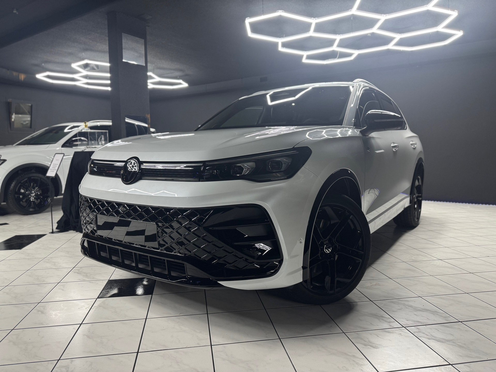 VW Tiguan 2.0TSI DSG R-Li 4M-image-1