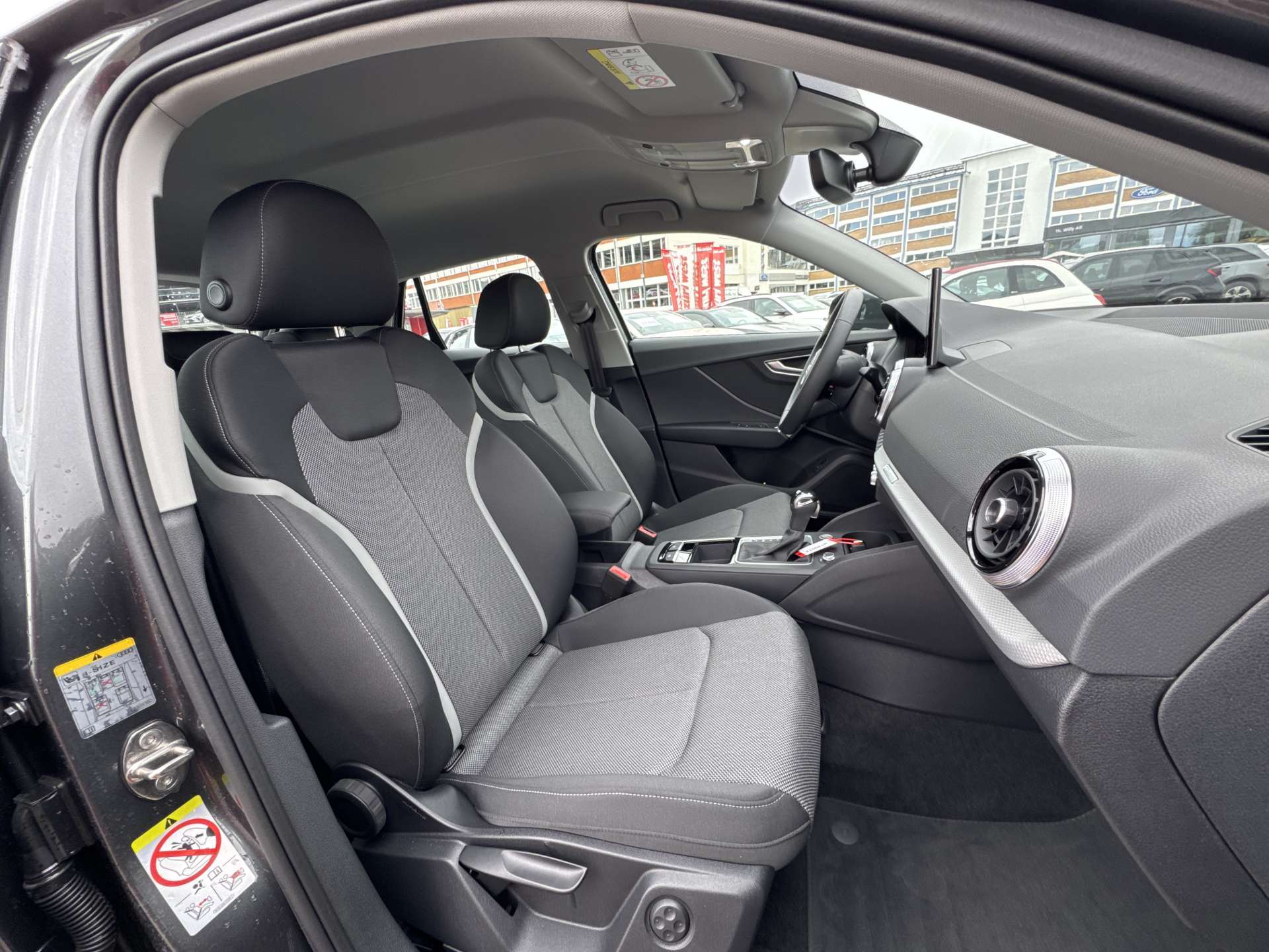 AUDI Q2 35 TFSi S-Line S-Tronic Automat-image-12