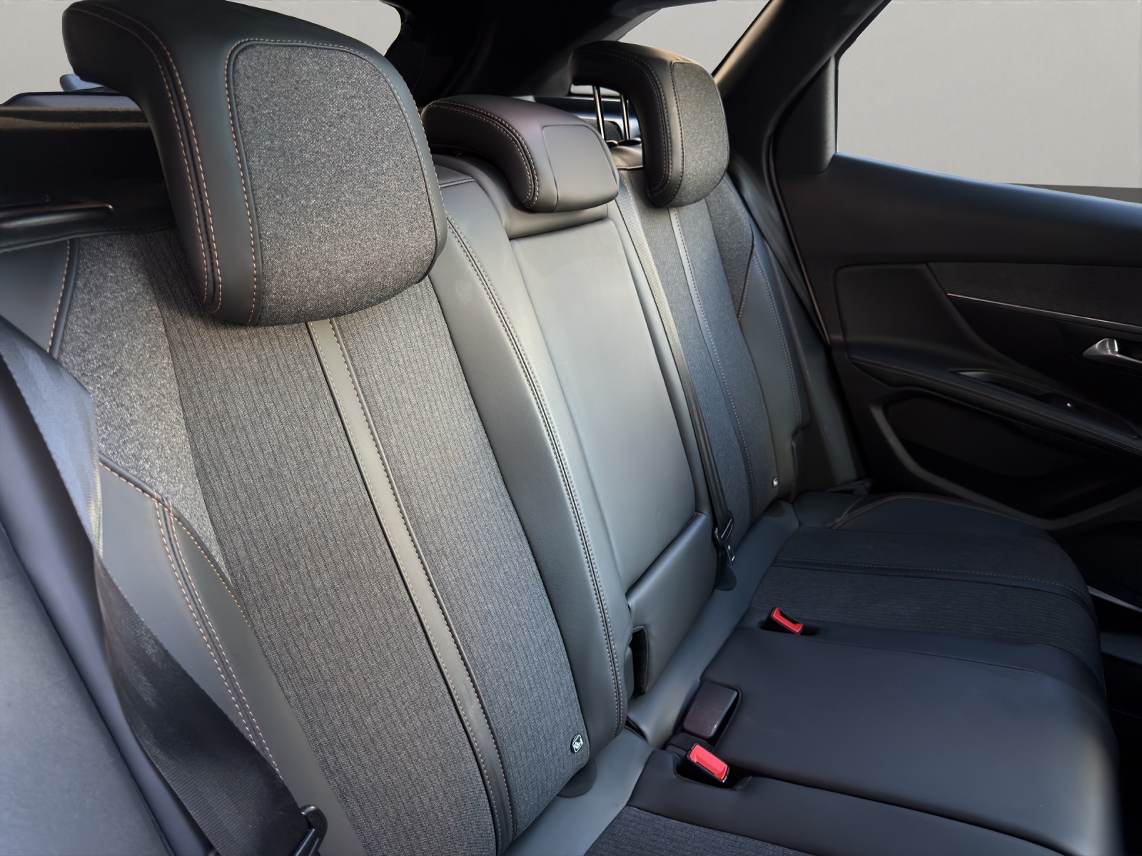 PEUGEOT 3008 1.6 THP Allure-image-15