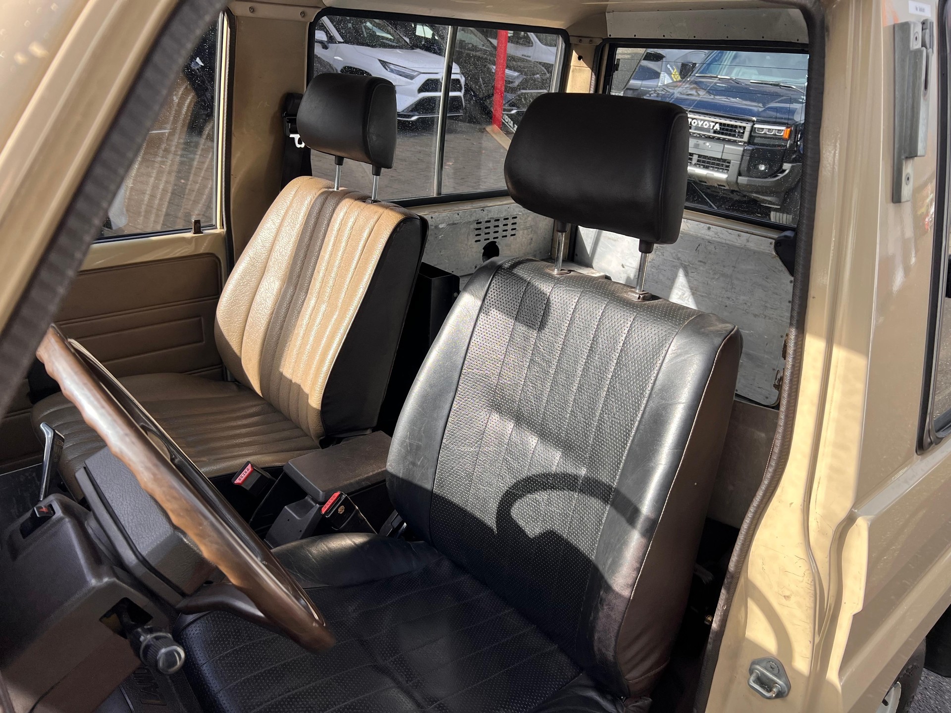 TOYOTA Land Cruiser 3.5 D Hardtop-image-9