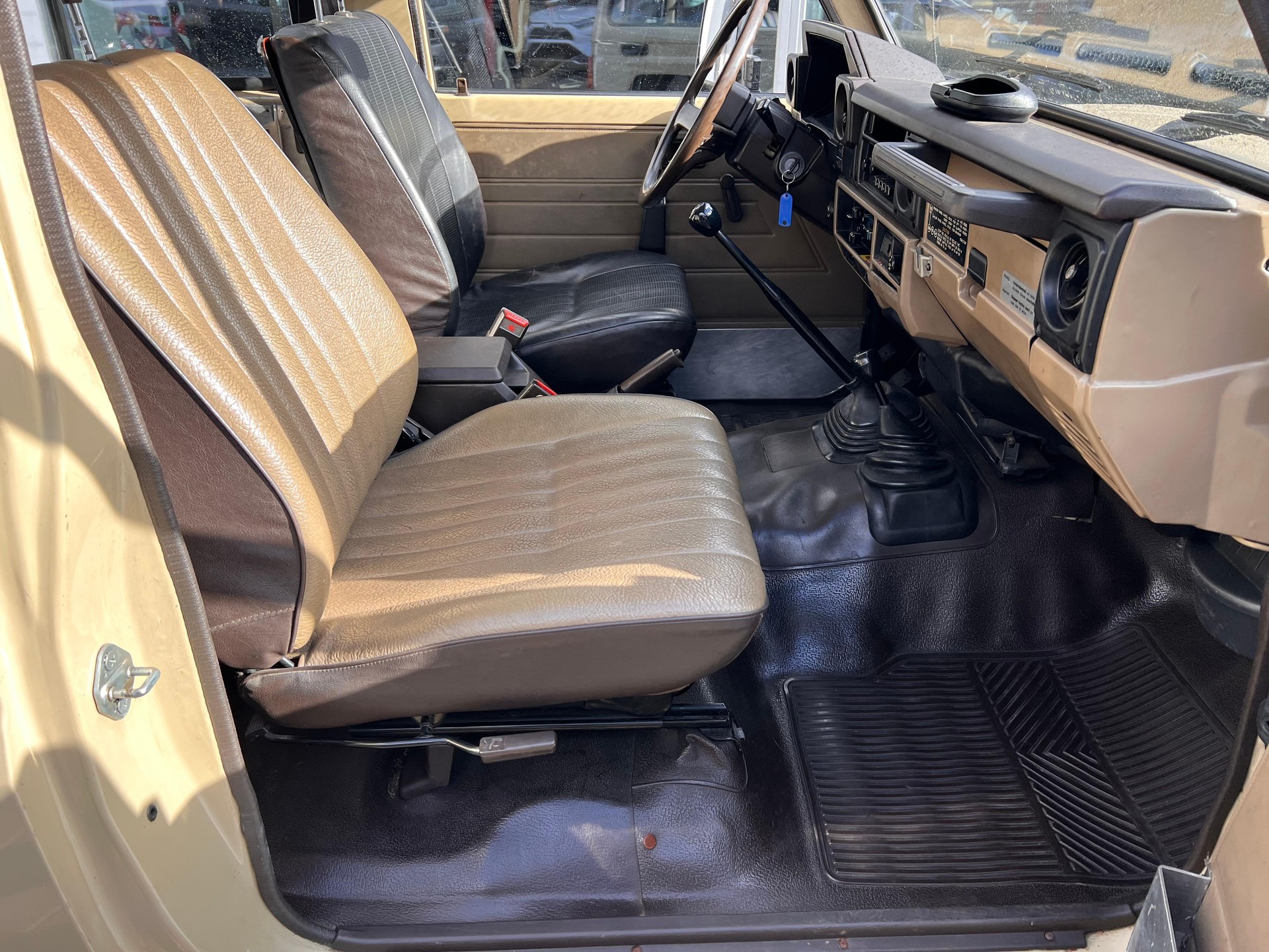 TOYOTA Land Cruiser 3.5 D Hardtop-image-10