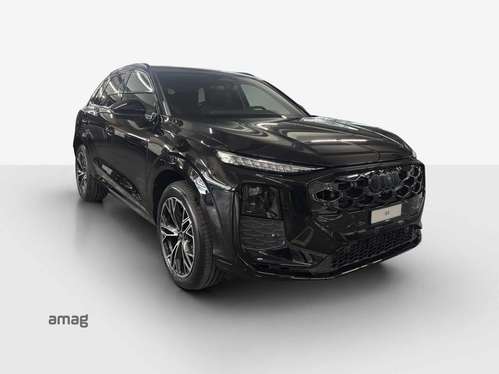 AUDI Q3 SUV TFSI quattro 195 kW S tronic-image-5
