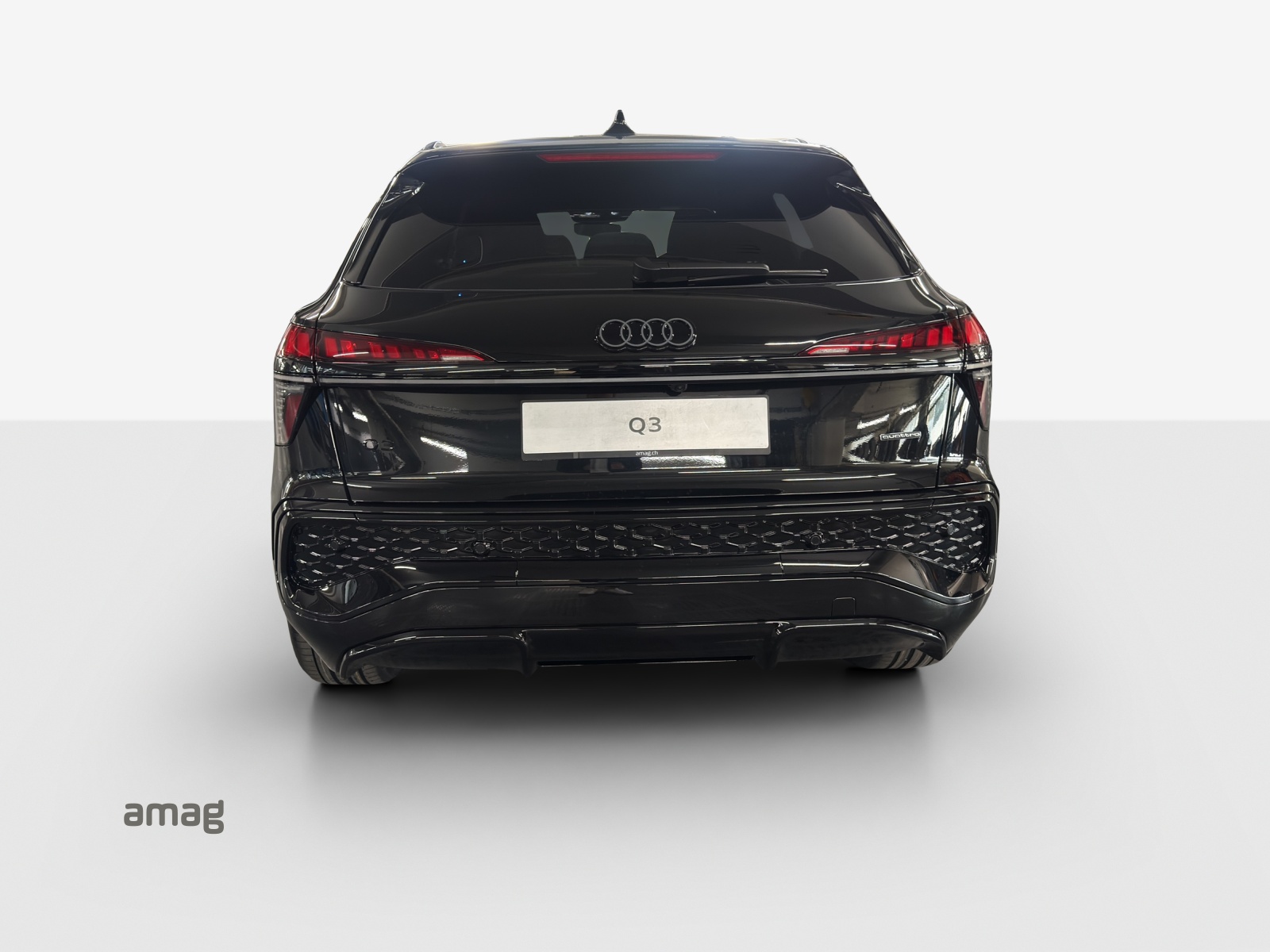 AUDI Q3 SUV TFSI quattro 195 kW S tronic-image-3