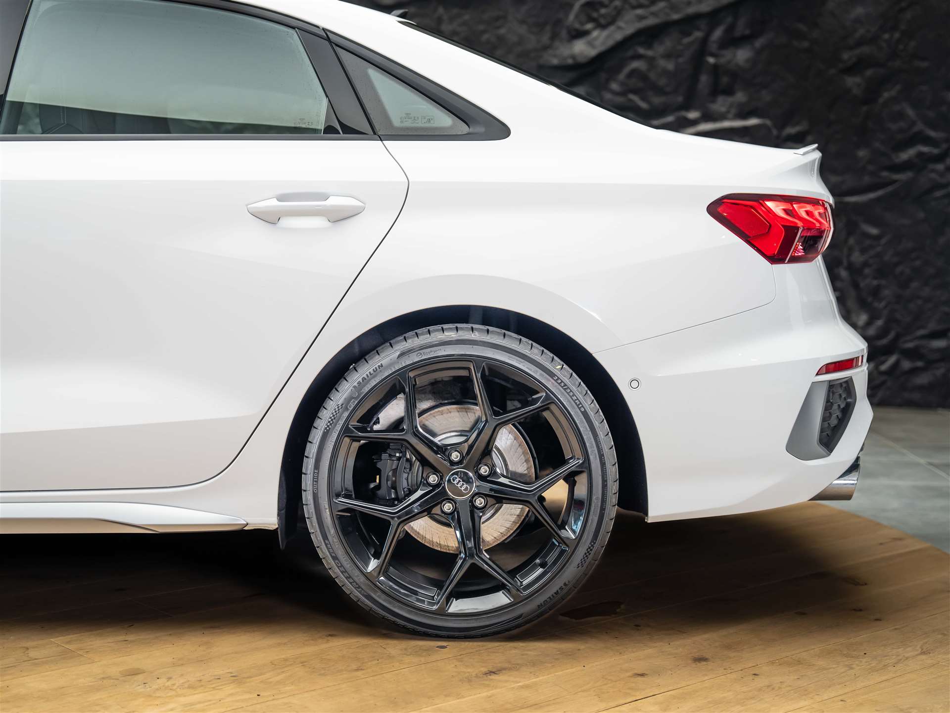 AUDI S3 Limousine 2.0 TFSI quattro S-tronic *19" Felgen*Ambientebeleuchtung*LED-Scheinwerfer*-image-20