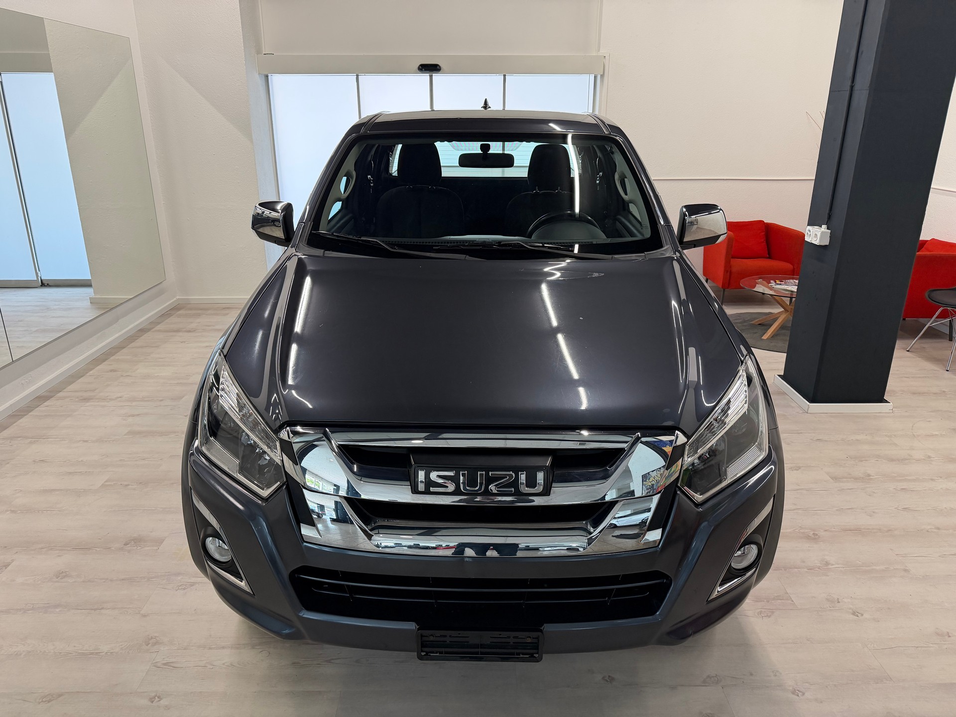 ISUZU D-MAX 1.9 SpaceCab Solar Plus 4x4 A-showroom-element-3