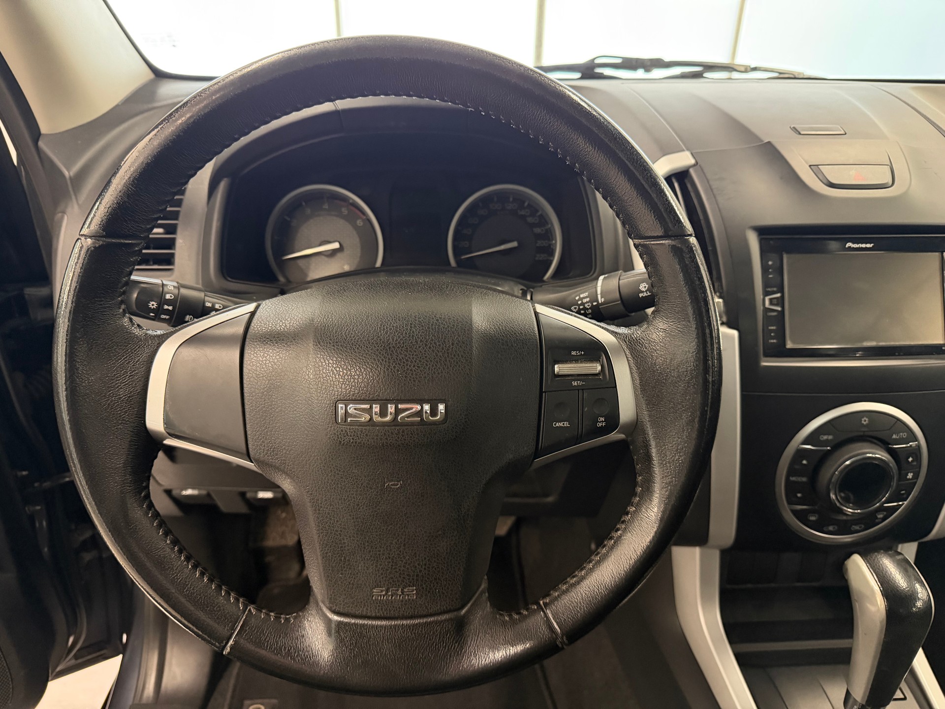 ISUZU D-MAX 1.9 SpaceCab Solar Plus 4x4 A-image-27