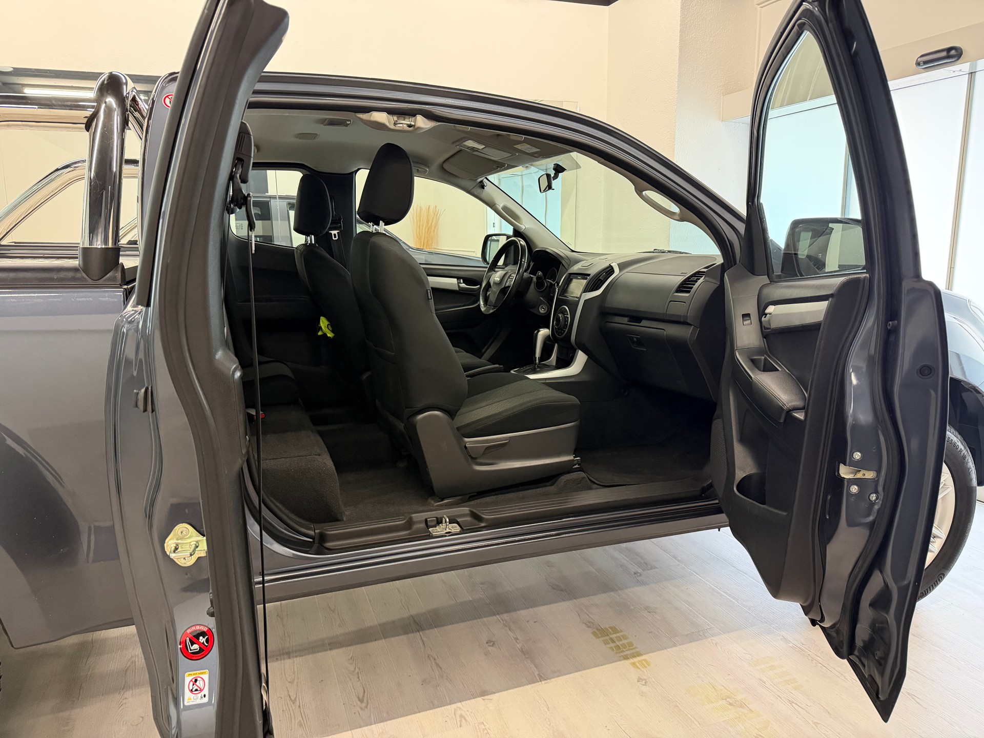 ISUZU D-MAX 1.9 SpaceCab Solar Plus 4x4 A-image-31
