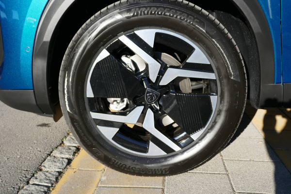 PEUGEOT 2008 1.2 110 MHEV Allure-image-10