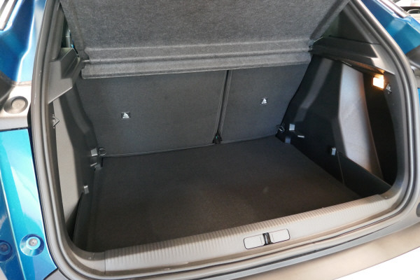 PEUGEOT 2008 1.2 110 MHEV Allure-image-8