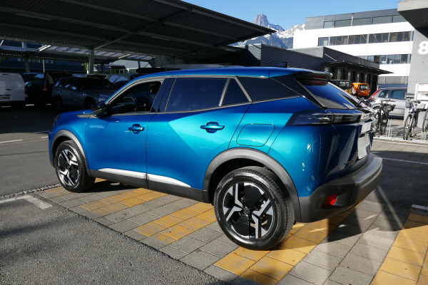 PEUGEOT 2008 1.2 110 MHEV Allure-image-3