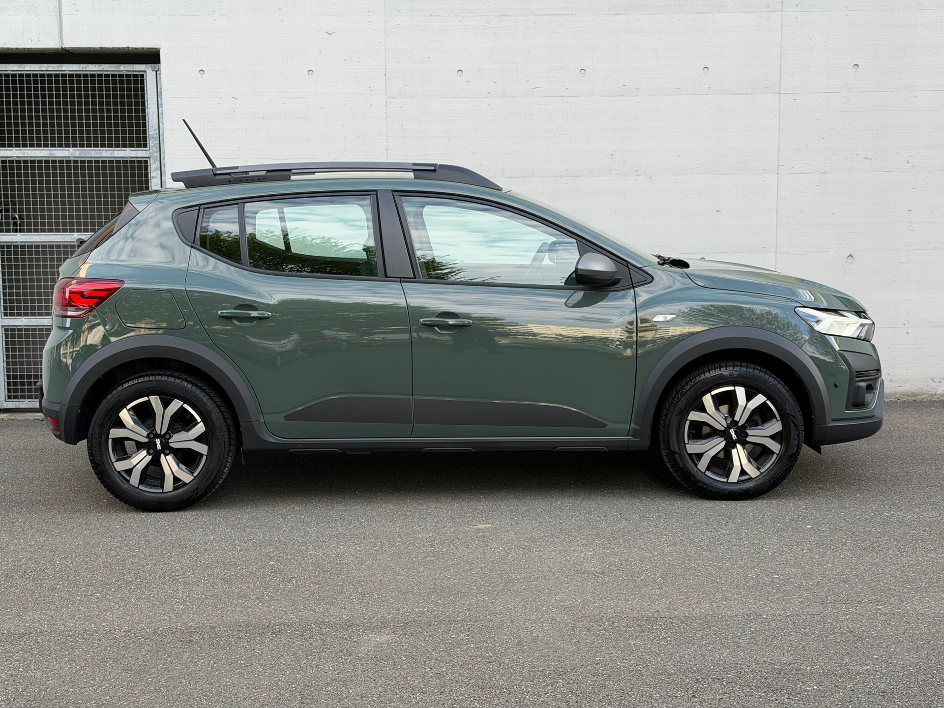 DACIA Sandero Stepway TCe 90 Expression CVT Anhängerkupplung-image-5