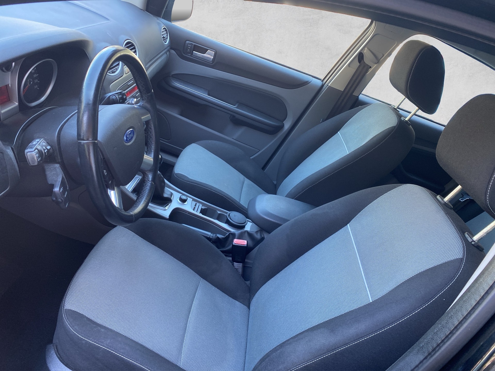 FORD Focus 1.6i VCT Carving-image-5