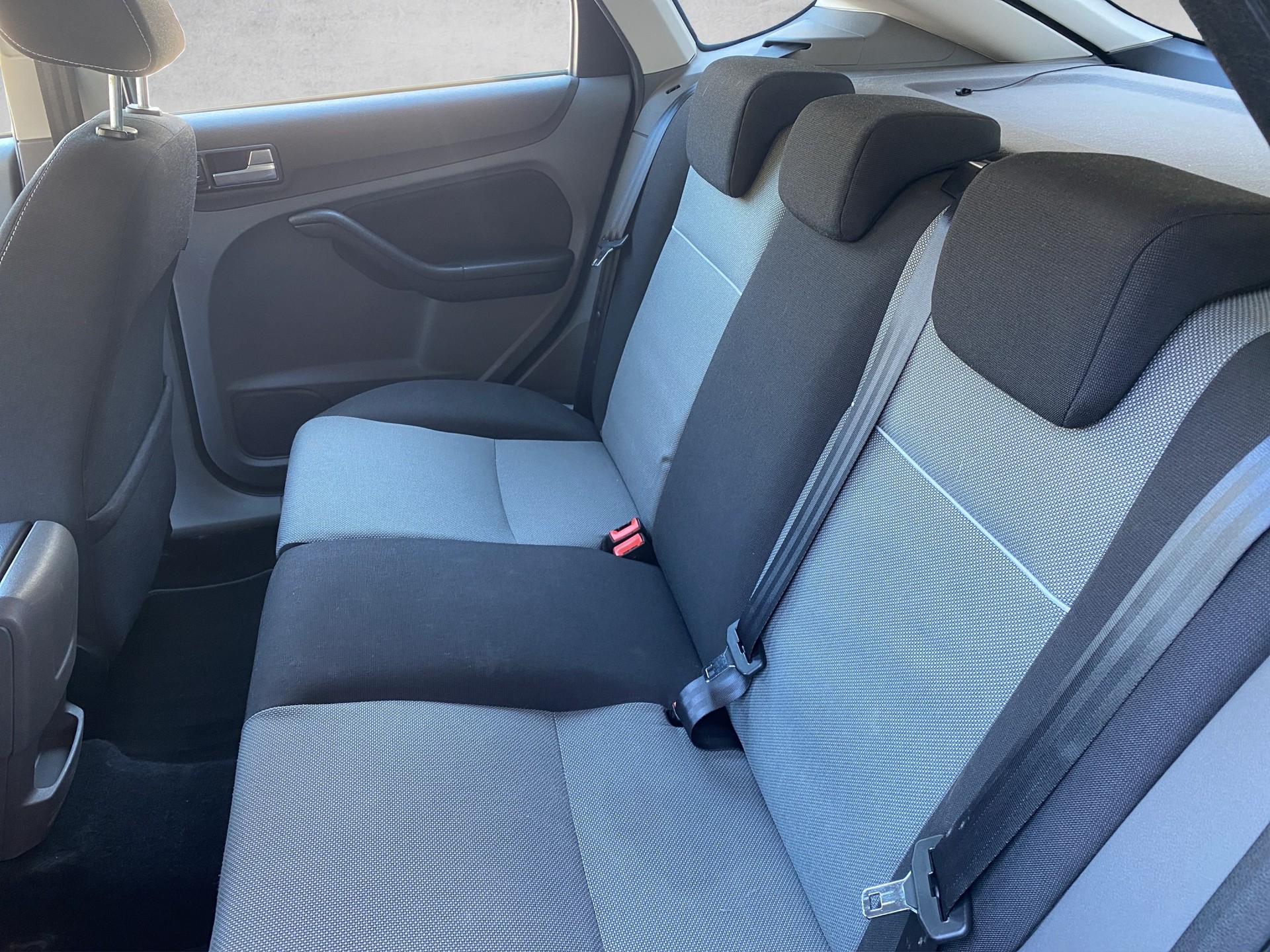 FORD Focus 1.6i VCT Carving-image-9
