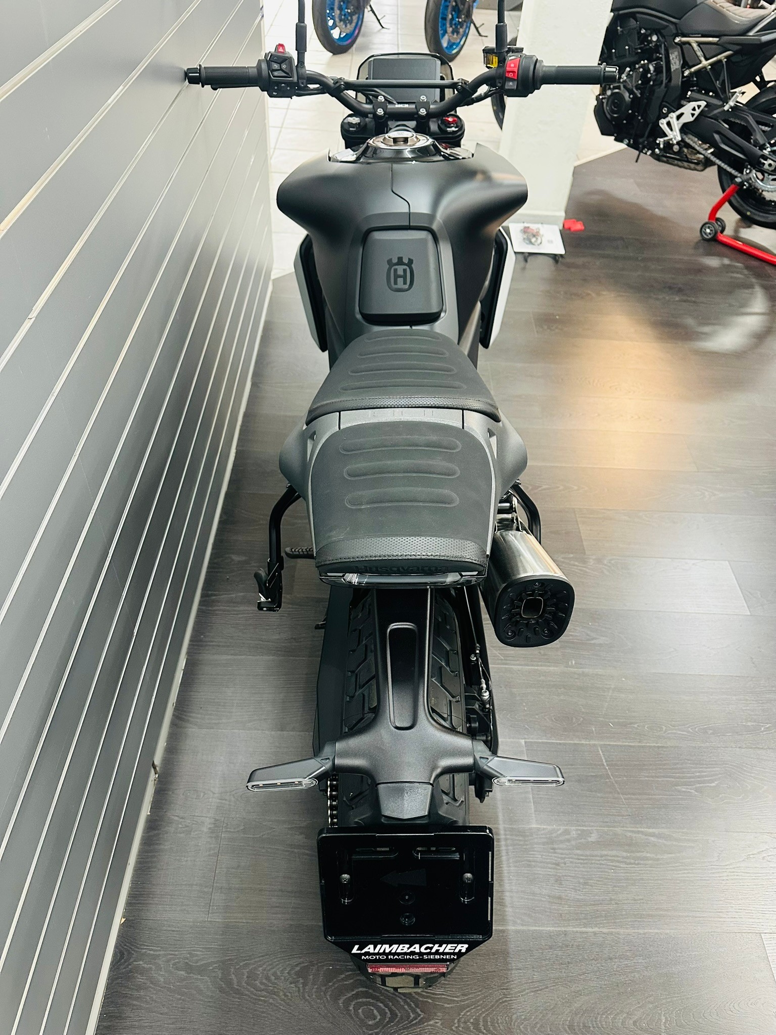 HUSQVARNA SVARTPILEN 801-image-8