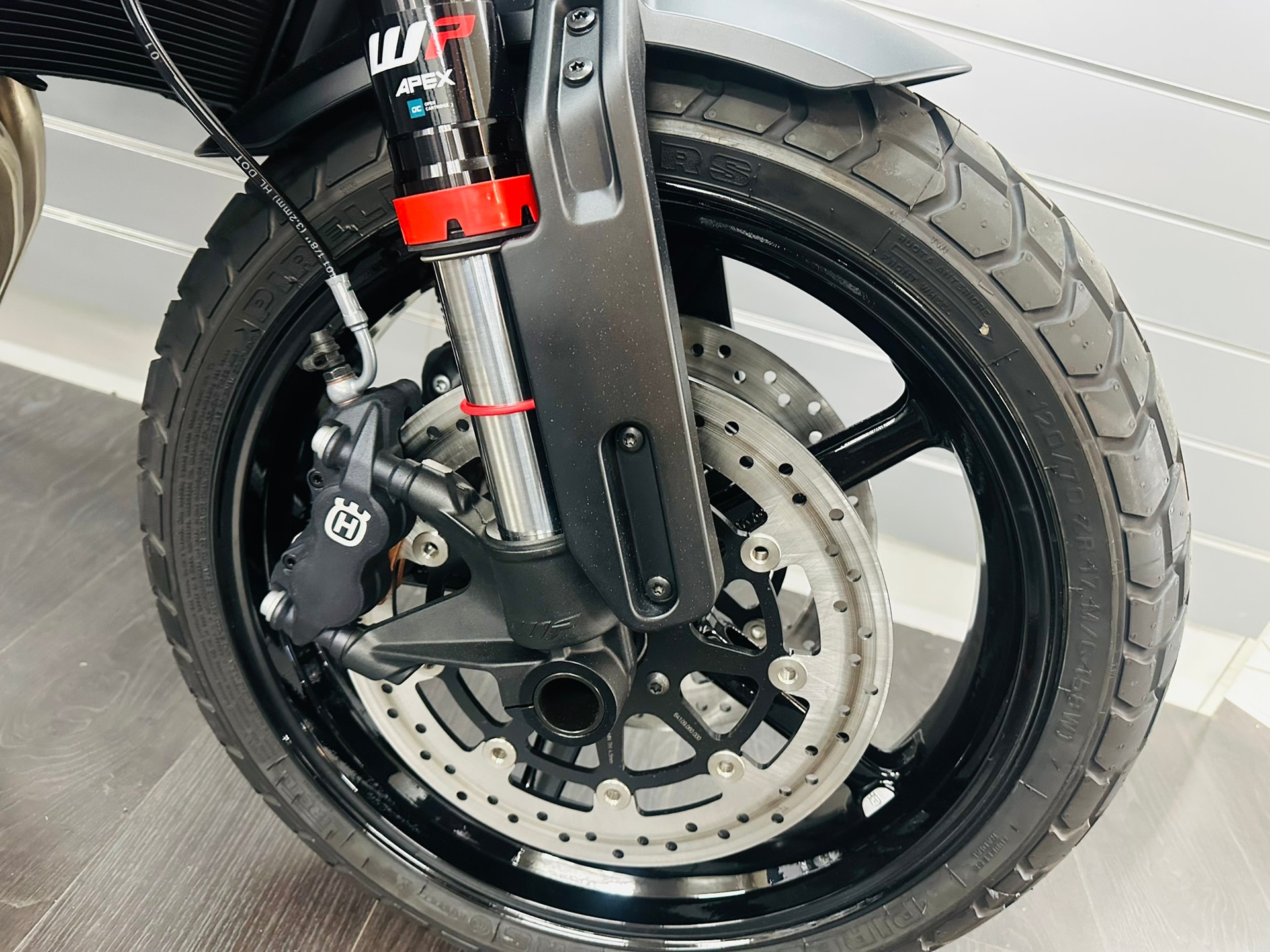 HUSQVARNA SVARTPILEN 801-image-4