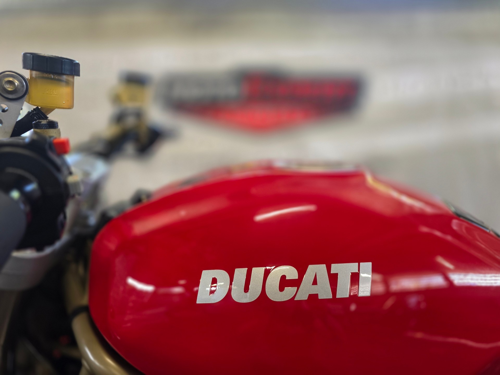 DUCATI Monster 900-image-9
