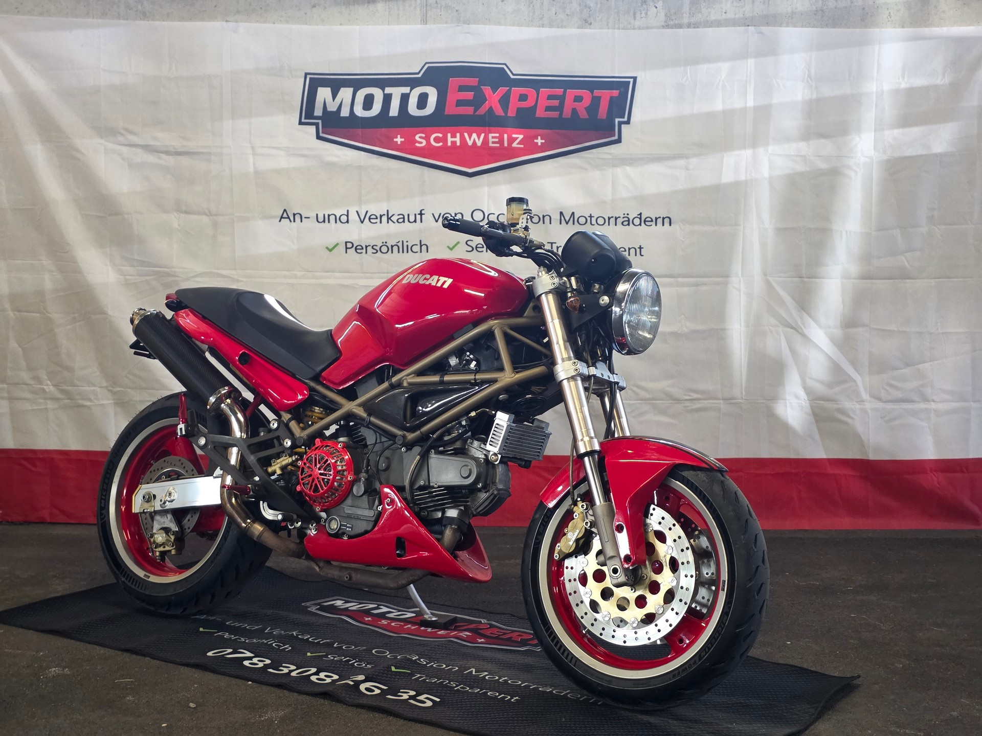 DUCATI Monster 900