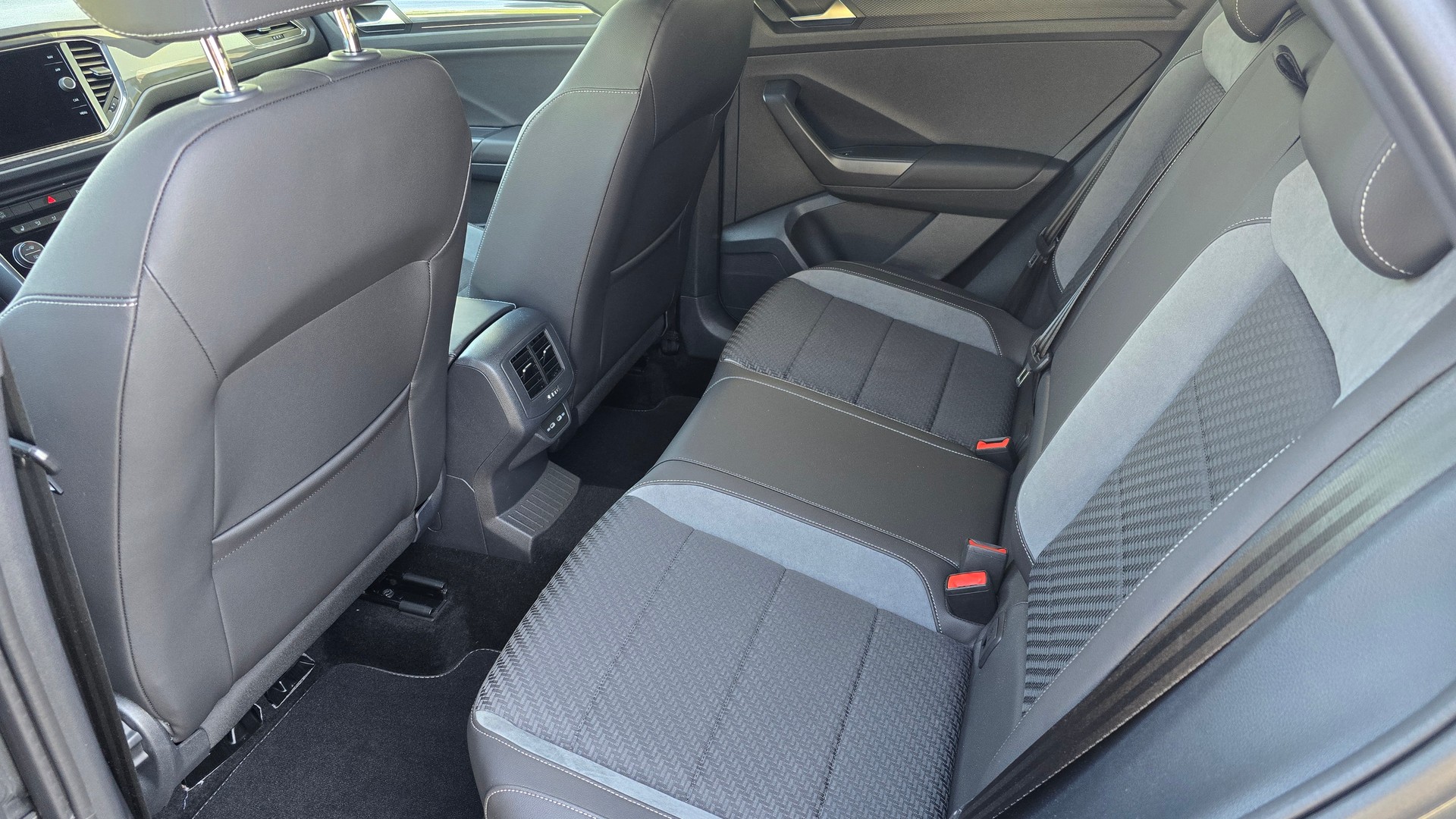 VW T-Roc 2.0 TSI Sport DSG 4Motion-image-12