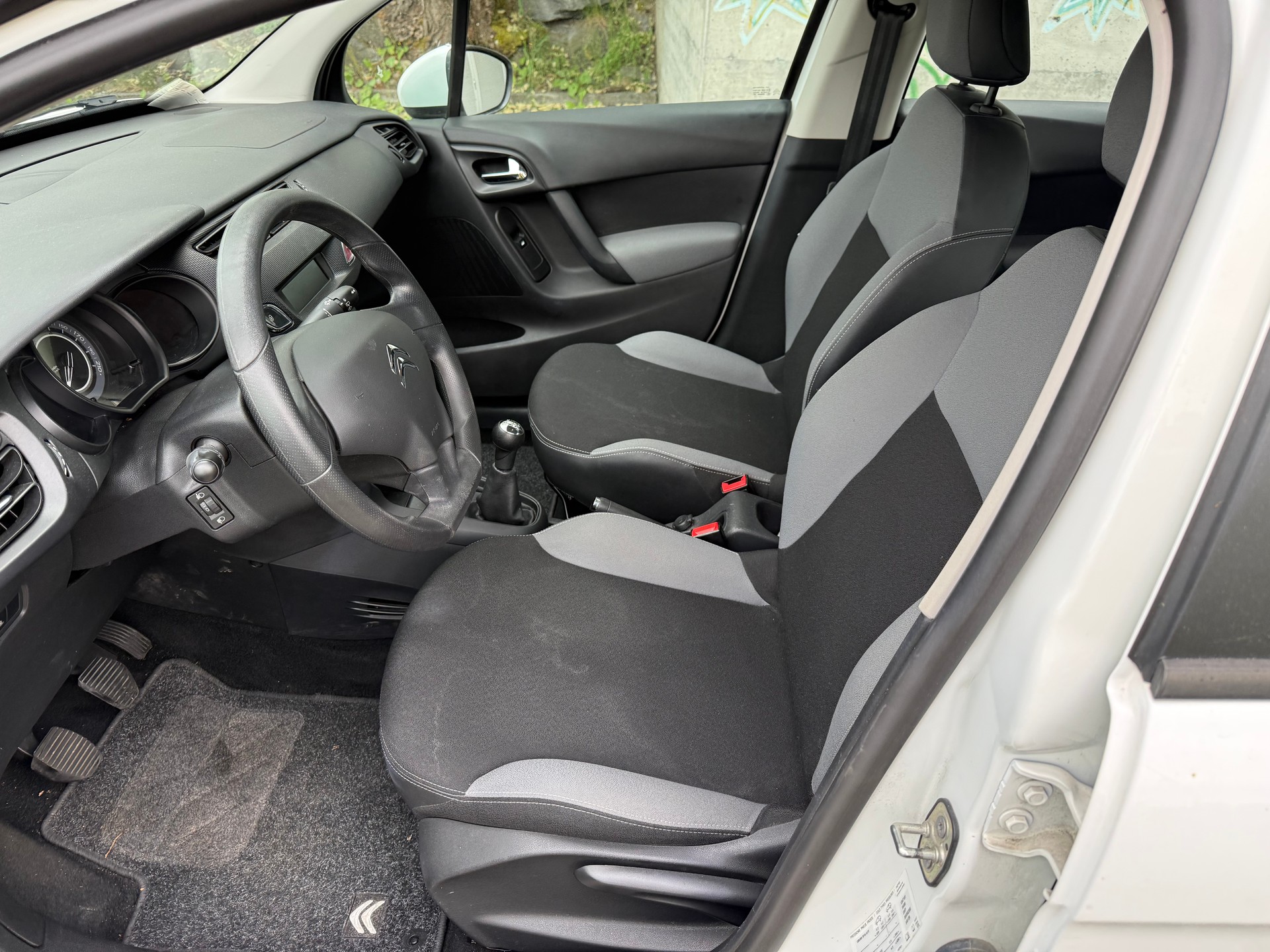 CITROEN C3 1.4i Attraction-image-9