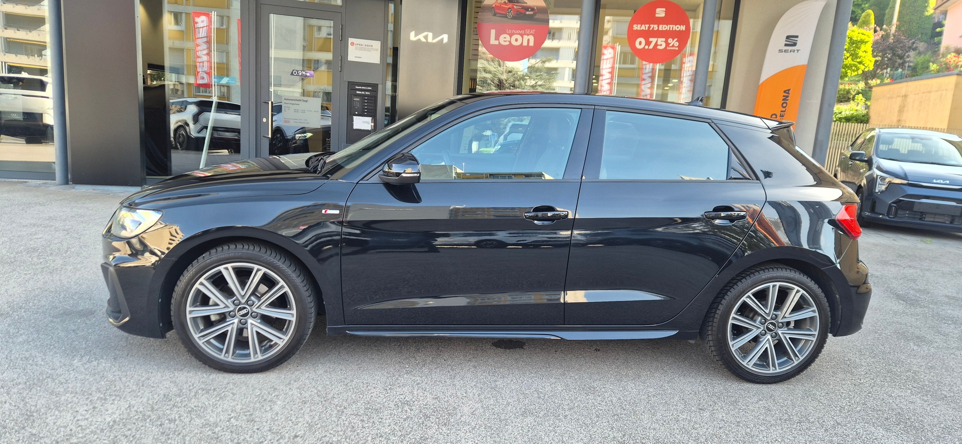 AUDI A1 Sportback 30 TFSI Attraction S-tronic-image-1