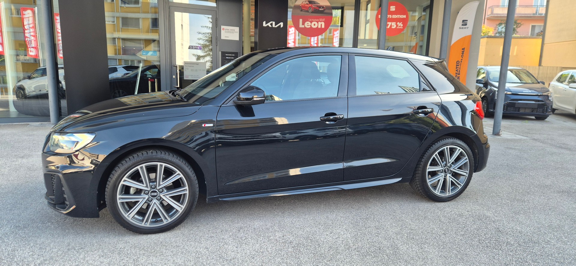 AUDI A1 Sportback 30 TFSI Attraction S-tronic-image-2