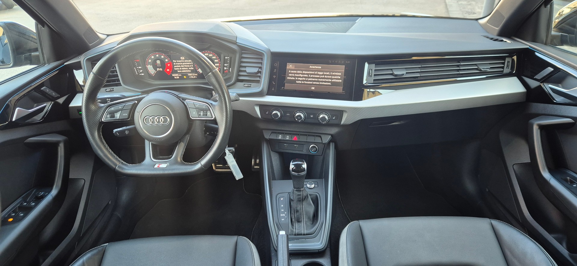 AUDI A1 Sportback 30 TFSI Attraction S-tronic-image-12