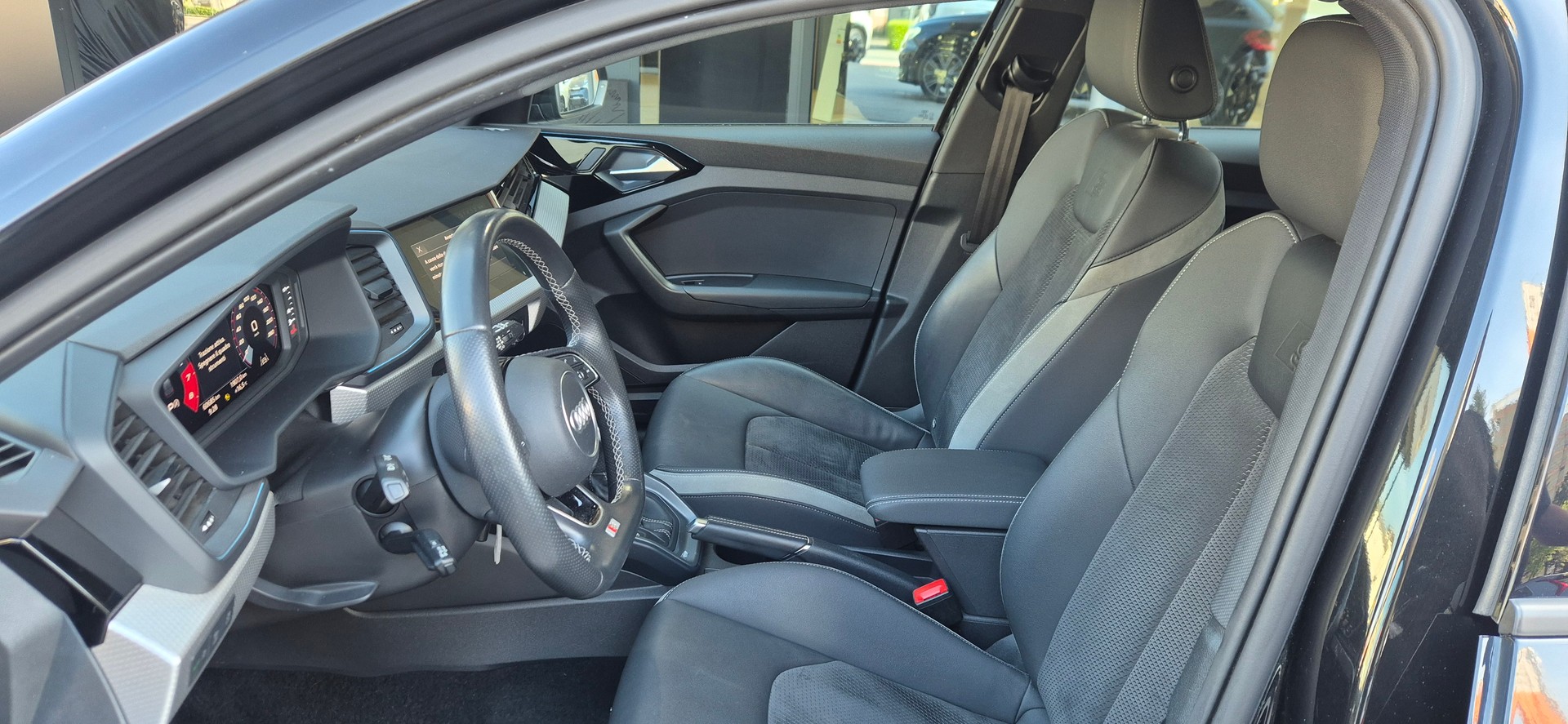 AUDI A1 Sportback 30 TFSI Attraction S-tronic-image-9