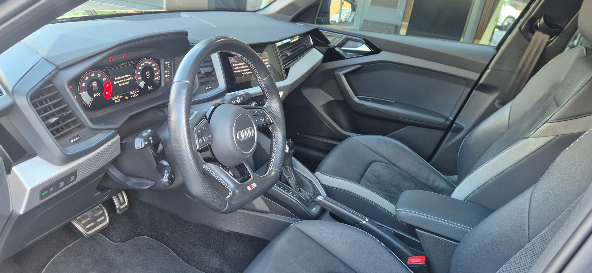 AUDI A1 Sportback 30 TFSI Attraction S-tronic-image-8