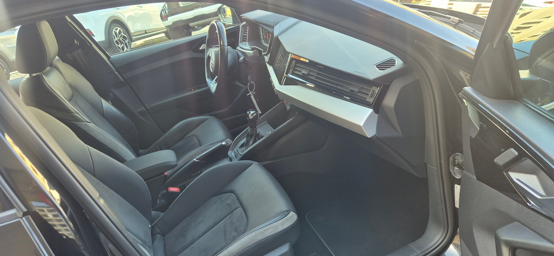 AUDI A1 Sportback 30 TFSI Attraction S-tronic-image-11