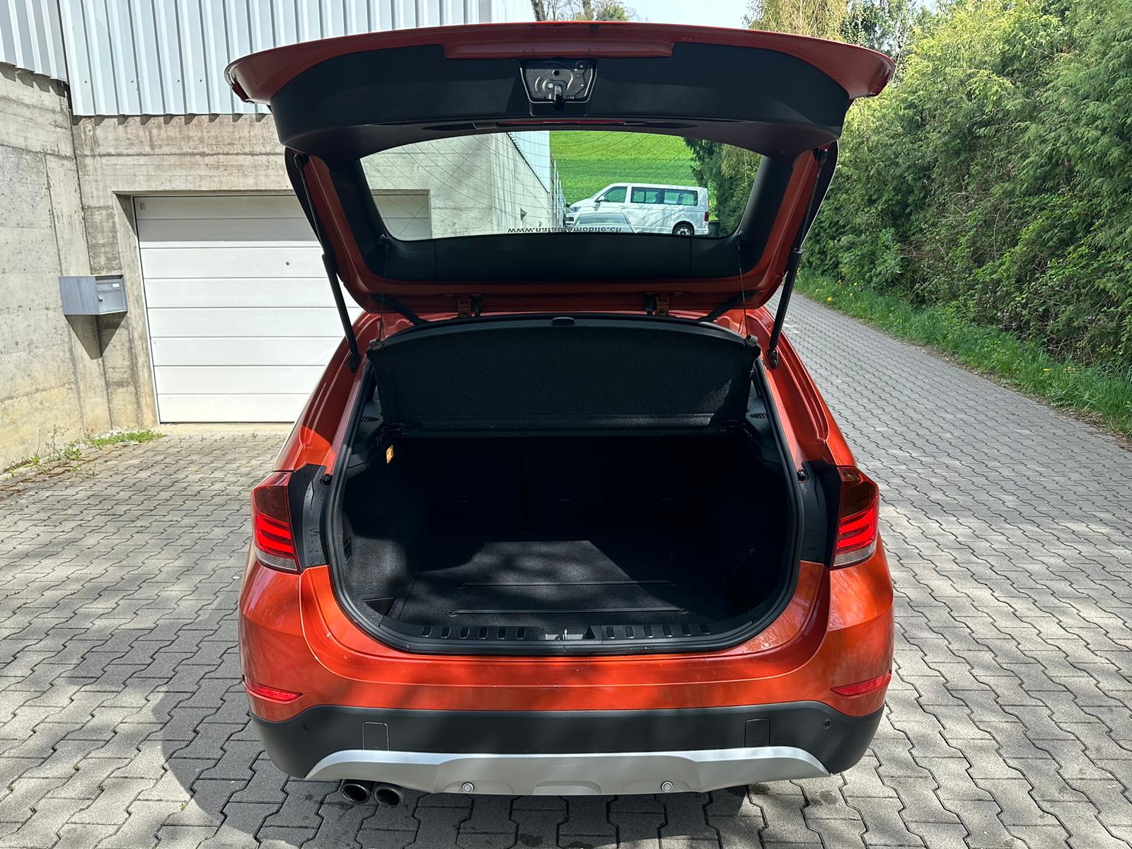 BMW X1 xDrive 20i xLine Steptronic-image-11