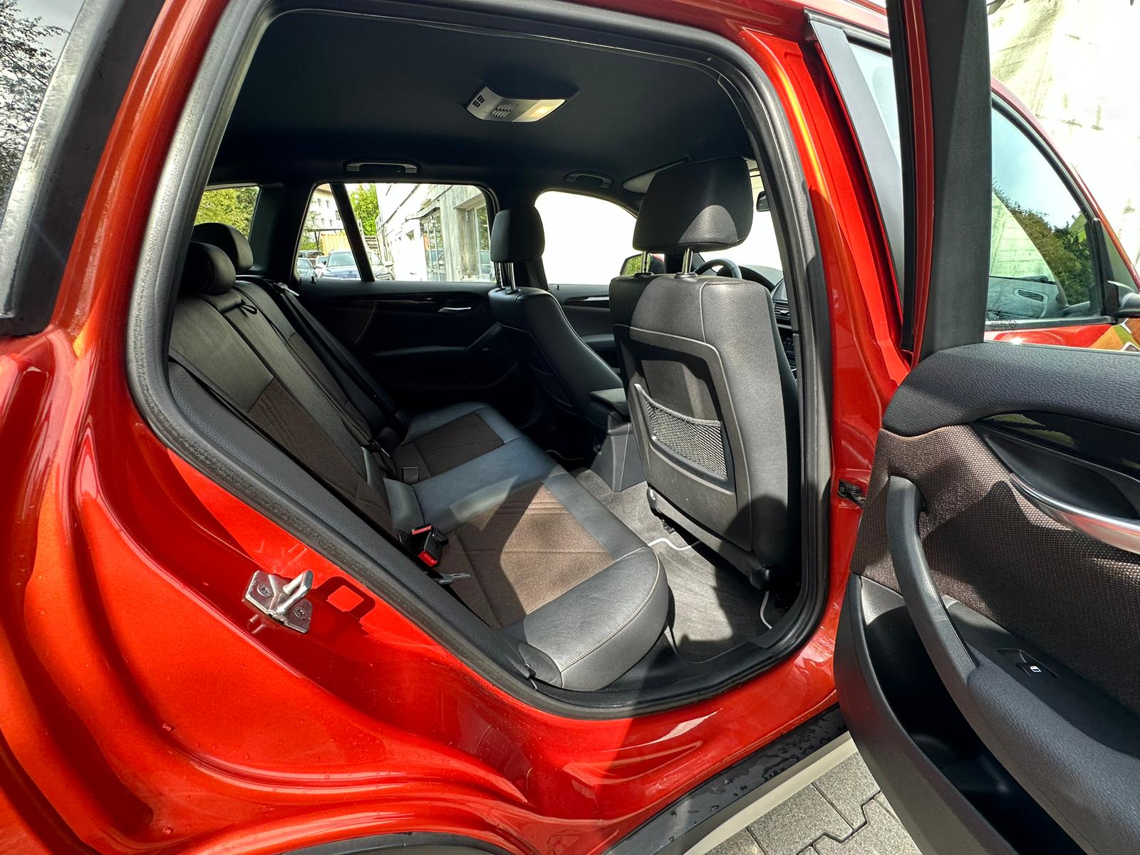 BMW X1 xDrive 20i xLine Steptronic-image-12