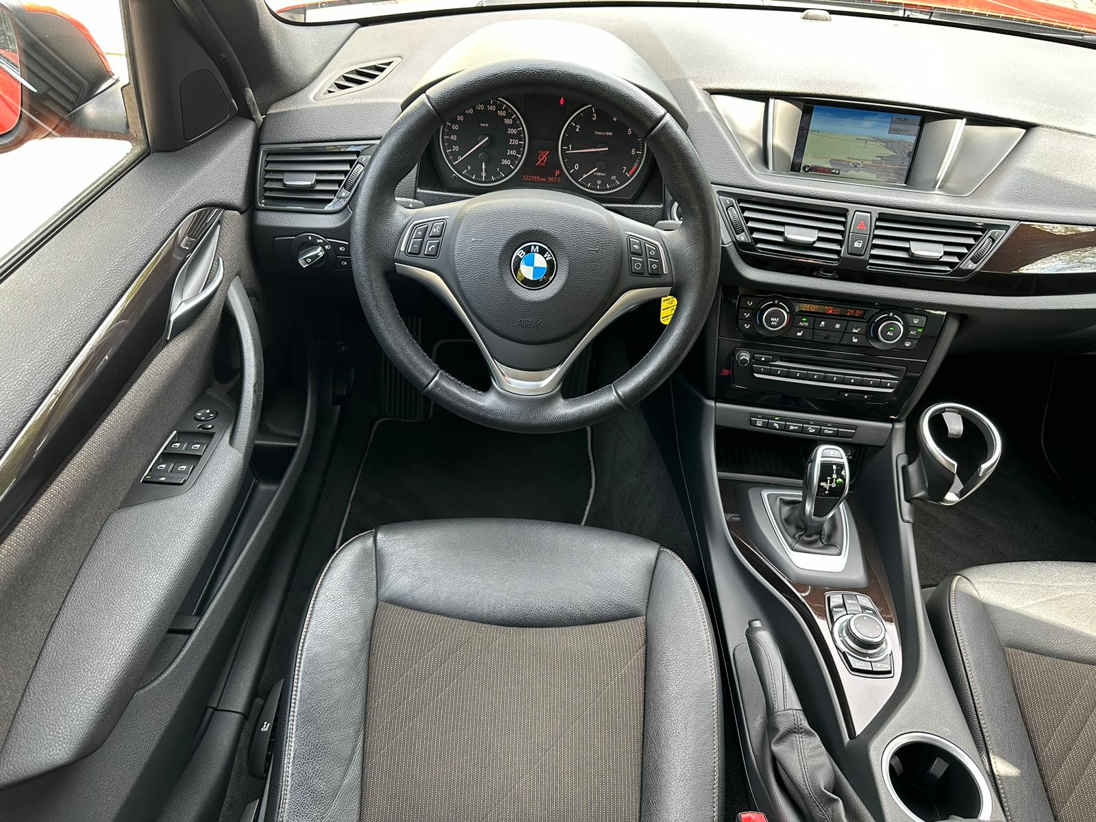 BMW X1 xDrive 20i xLine Steptronic-image-16