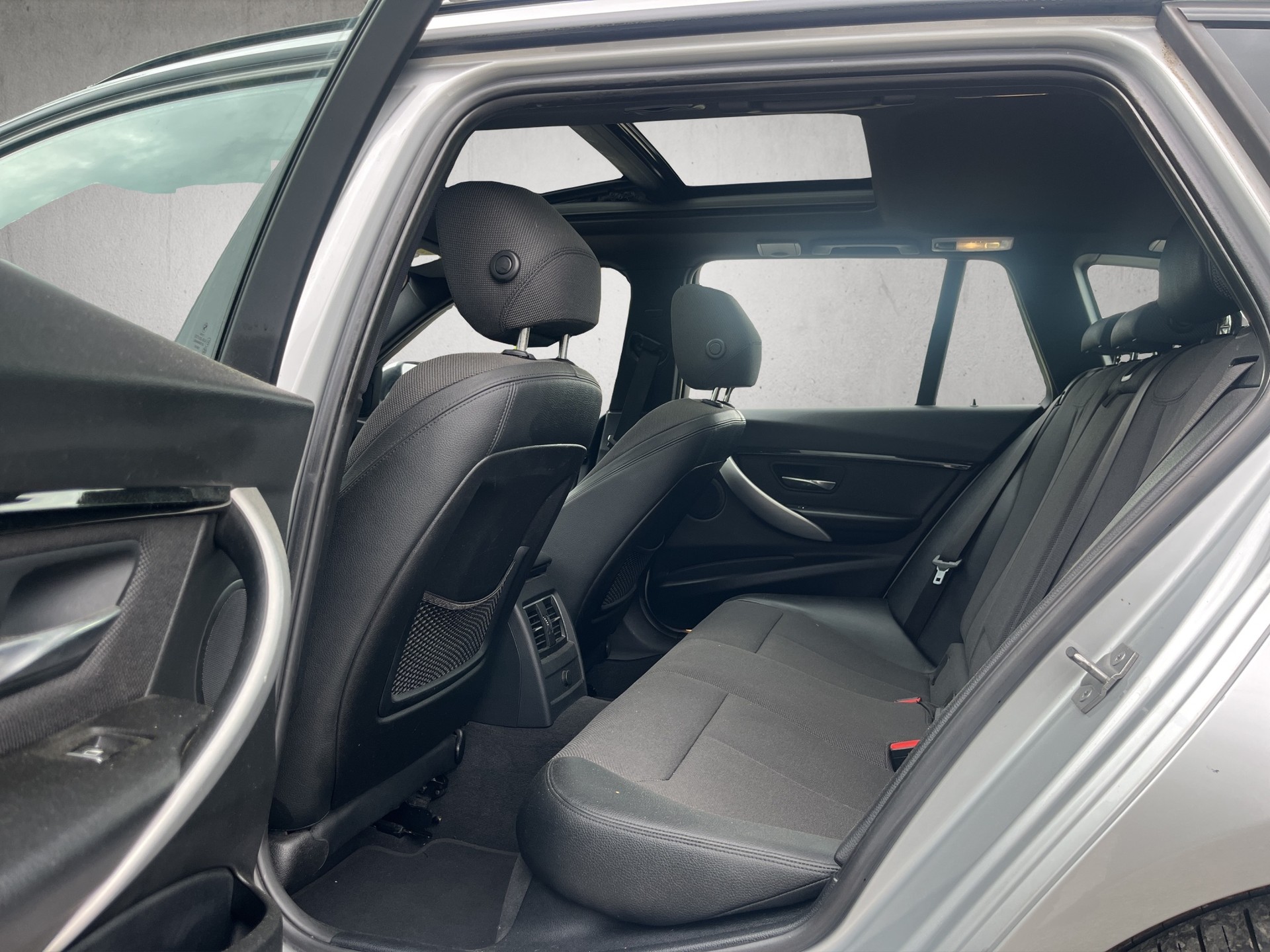 BMW 320d xDrive Touring Sport Edition Line Steptronic-image-11