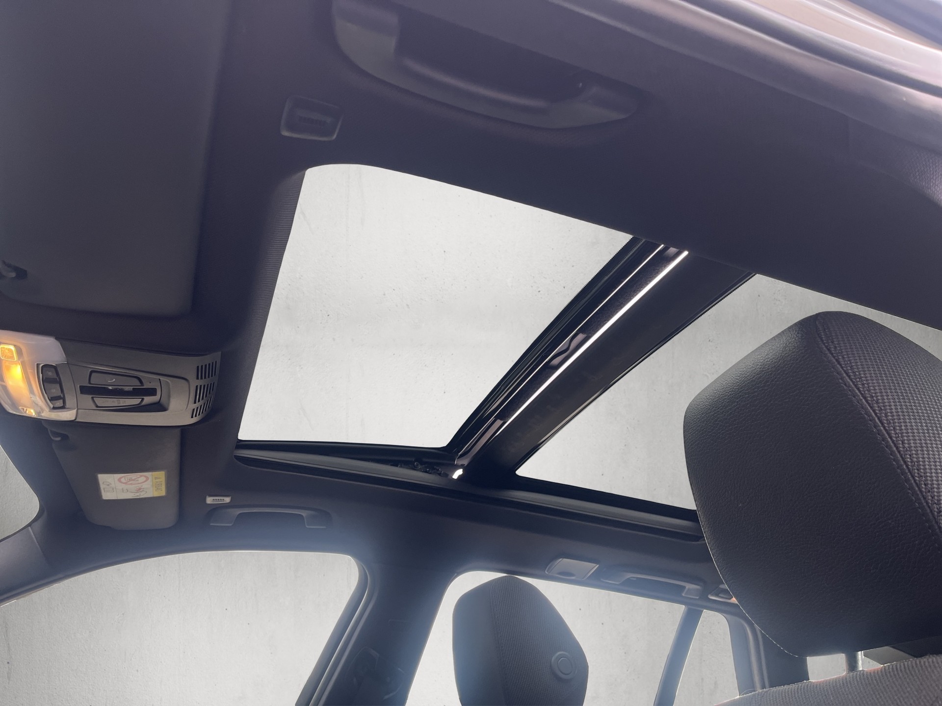 BMW 320d xDrive Touring Sport Edition Line Steptronic-image-12