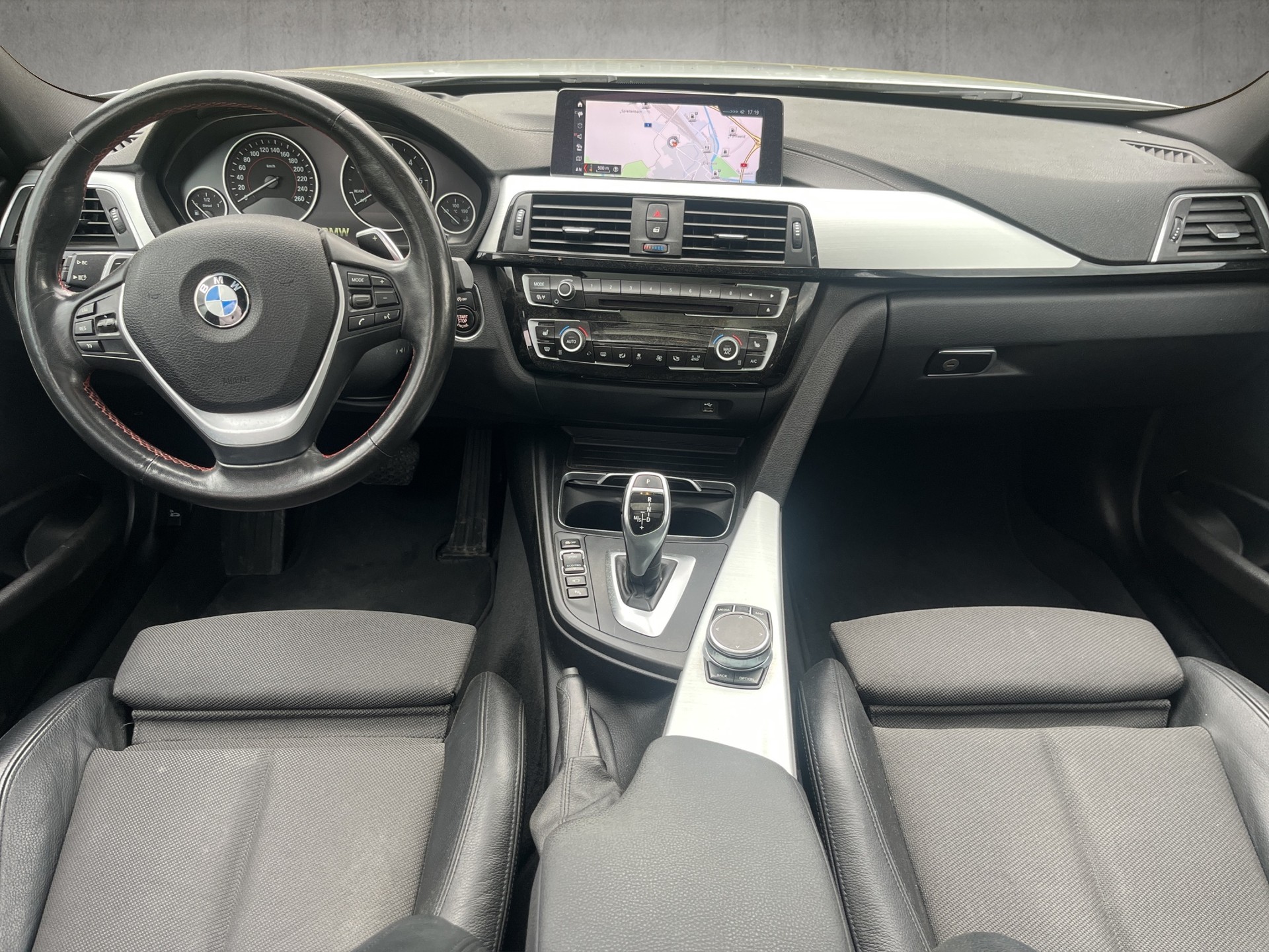 BMW 320d xDrive Touring Sport Edition Line Steptronic-image-8